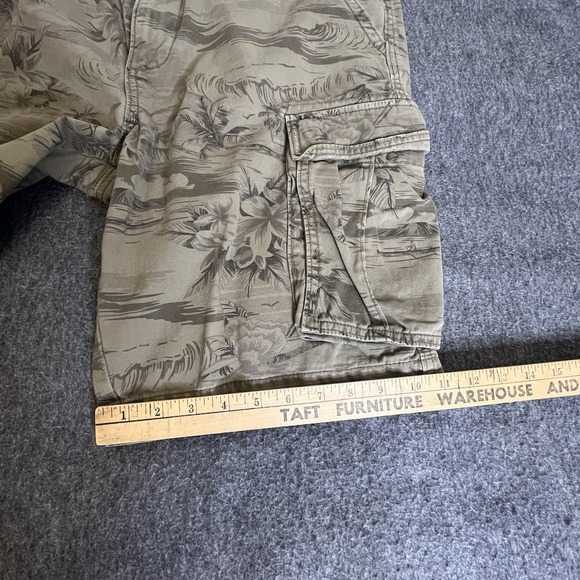 Old Navy Mens Green Cargo Shorts Sz 36 Tropical Hawaiian Floral Print Casual - Picture 5 of 11